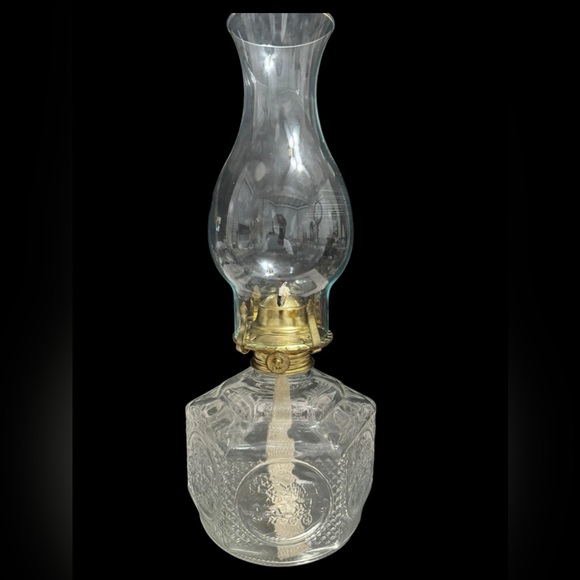 Vintage LampLight Farms Oil Lamp Clear Glass Base Horse & Buggy Design - Picture 3 of 12